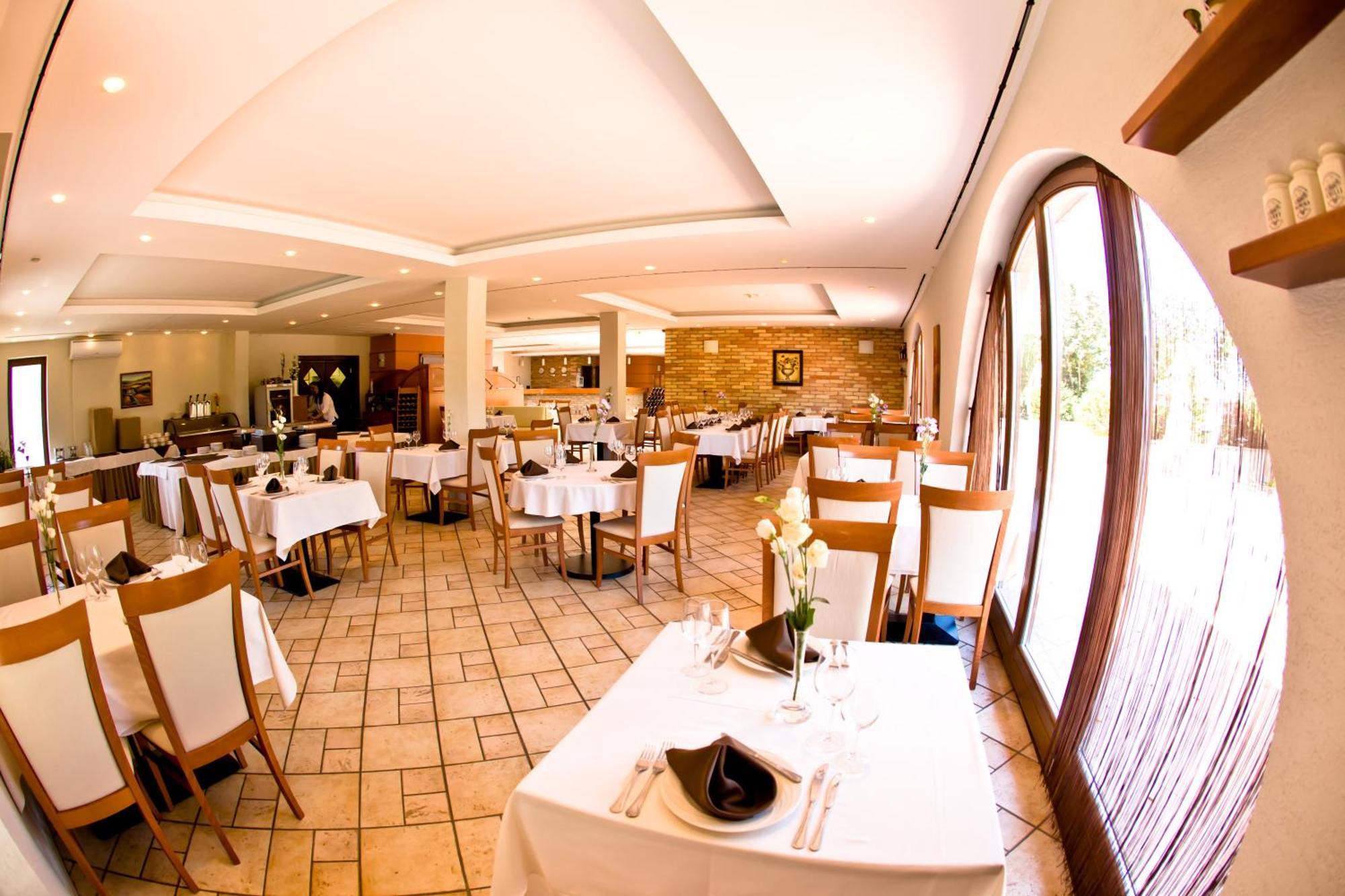 Hotel Budapest Airport Stacio Wellness & Konferencia 4*